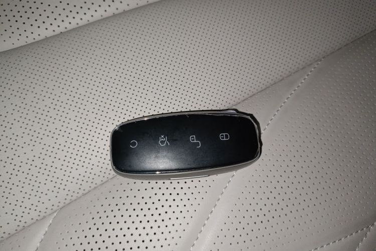 腾势D9 2024款 DM-i 980 四驱尊贵型中控内饰11