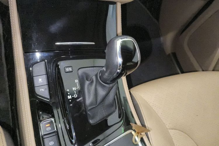 宝骏730 2017款 1.8L iAMT豪华型 7座中控内饰18