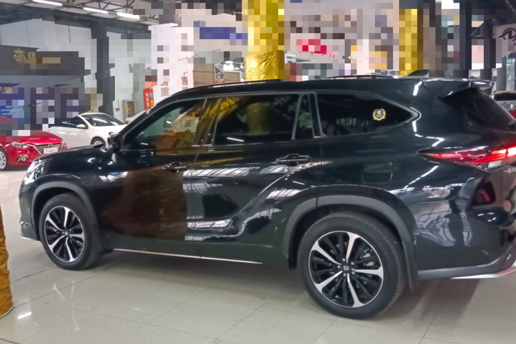 丰田 皇冠陆放 2022款 2.0T 四驱劲耀版车身外观4