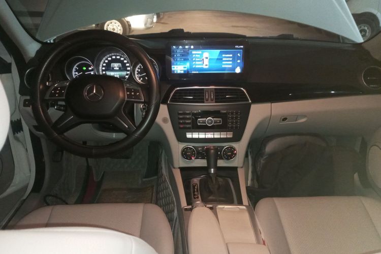 奔驰C级 2013款 C 180 经典型 Grand Edition中控内饰12