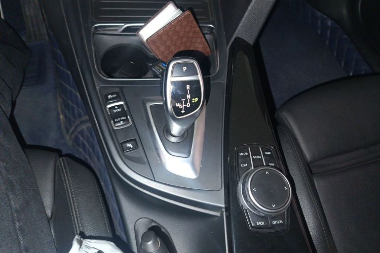 宝马3系 2019款 320Li M运动套装中控内饰18