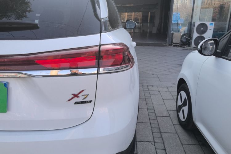 长安X7 PLUS 2024款 1.5T 自动尊耀型 7座车身外观9