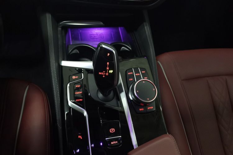 宝马5系 2022款 改款二 525Li 豪华套装中控内饰18