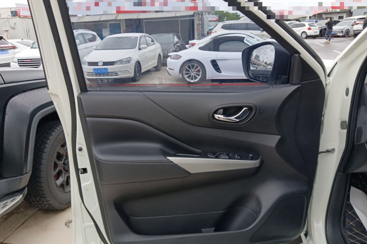 日产 途达 2020款 2.5L XL Upper 4WD 自动四驱豪华版中控内饰47