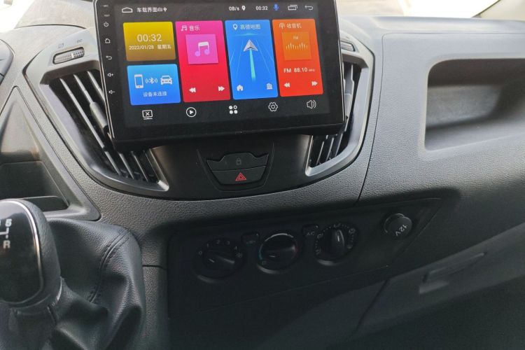 福特 全顺 2019款 2.0T柴油多功能商用车中轴中顶6座国VI局部细节16