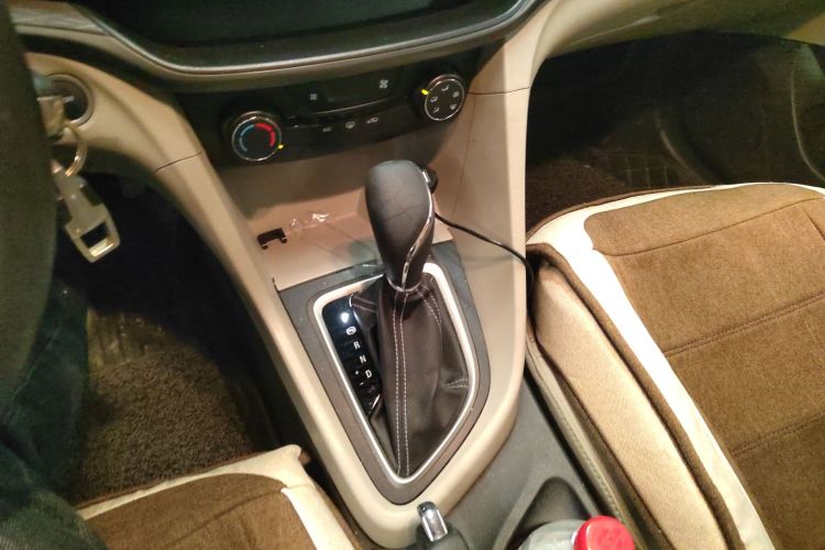 别克 英朗 2015款 15N 自动进取型局部细节18