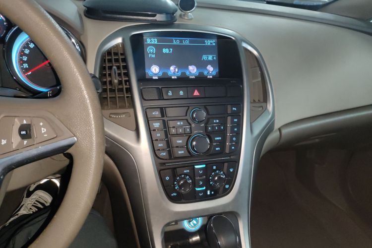 别克 英朗 2013款 GT 1.6L 自动时尚版中控内饰16
