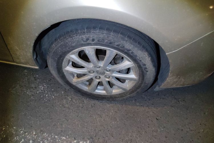 别克 英朗 2013款 GT 1.6L 自动时尚版车身外观10