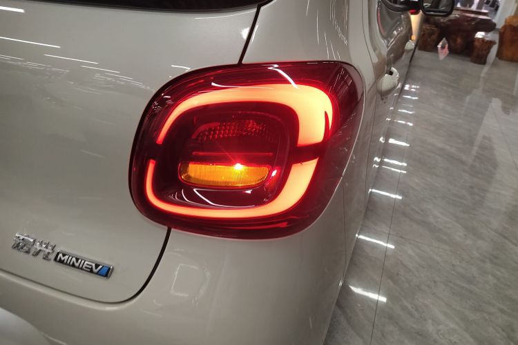 五菱汽车 宏光MINIEV 2025款 四门版 进阶款车身外观9