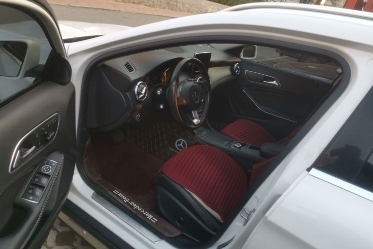 奔驰GLA 2016款 GLA 200 动感型中控内饰20