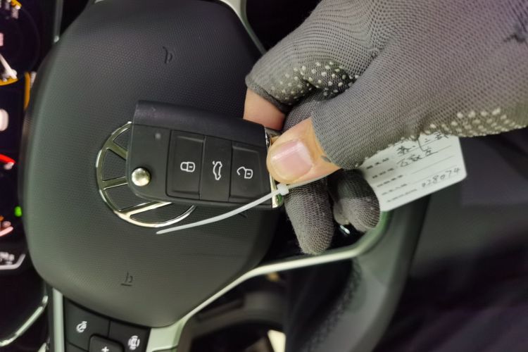 大众 帕萨特 2025款 出众款 380TSI 龙腾版中控内饰11