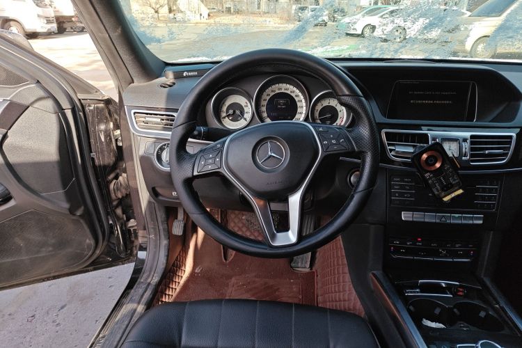 奔驰E级 2015款 改款 E 260 L 运动型局部细节13