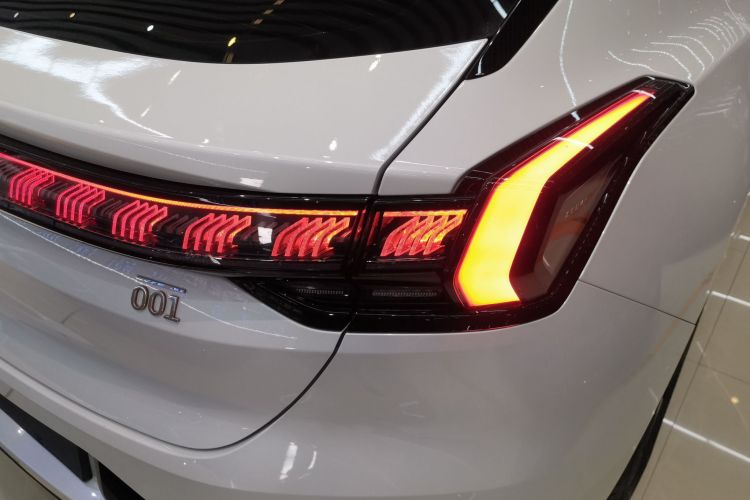 极氪001 2023款 WE版 86kWh车身外观9