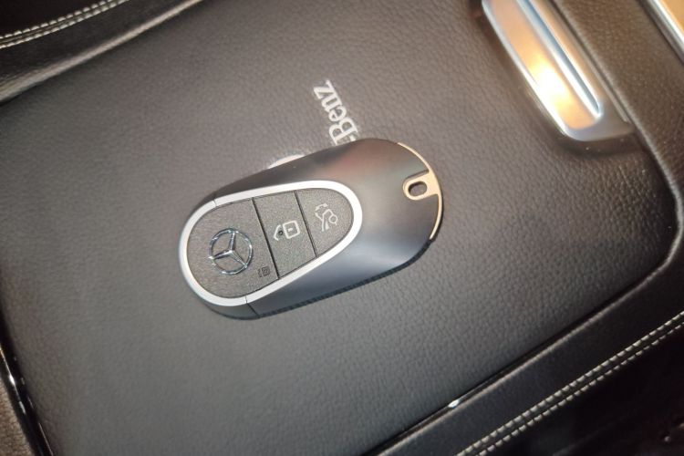 奔驰C级 2023款 改款 C 260 L 运动版中控内饰11