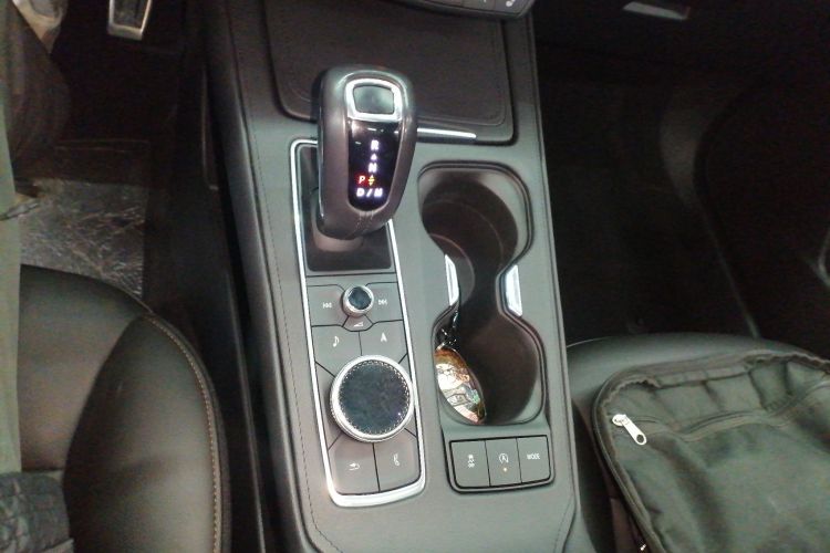 凯迪拉克XT4 2018款 28T 四驱领先运动型中控内饰18