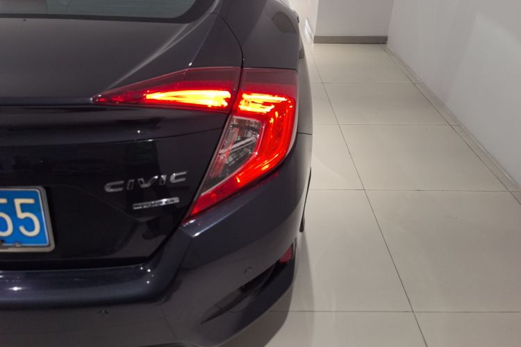 本田 思域 2016款 180TURBO CVT舒适版车身外观9