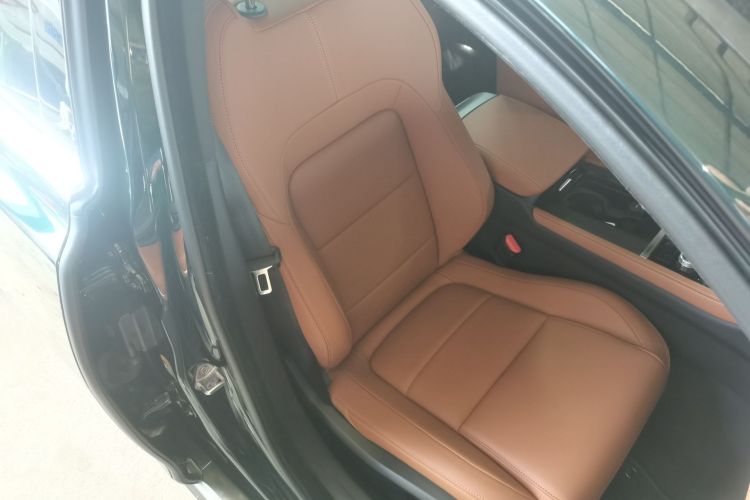 捷豹XFL 2023款 XFL 2.0T P250 两驱精英运动版局部细节41