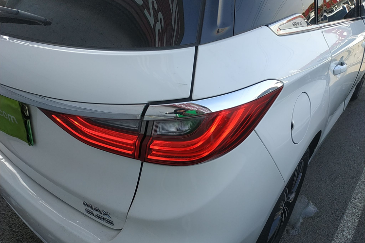 比亚迪 宋MAX新能源 2019款 DM 1.5T 智联致耀型 7座 国V车身外观9