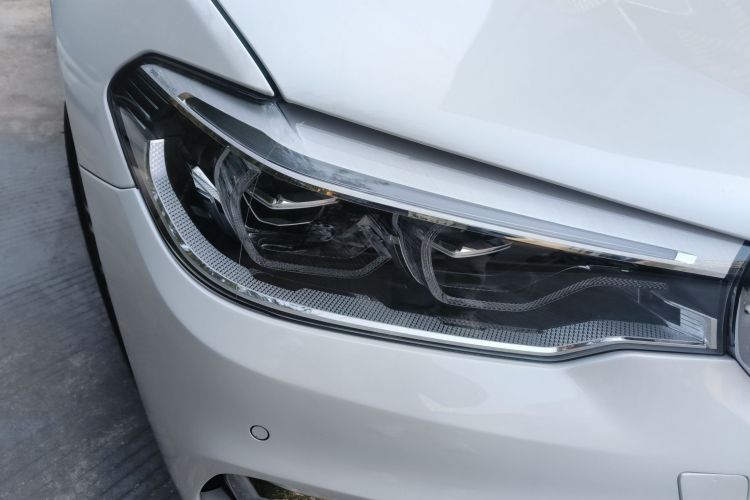 宝马5系 2018款 改款 530Li 尊享型 豪华套装车身外观8