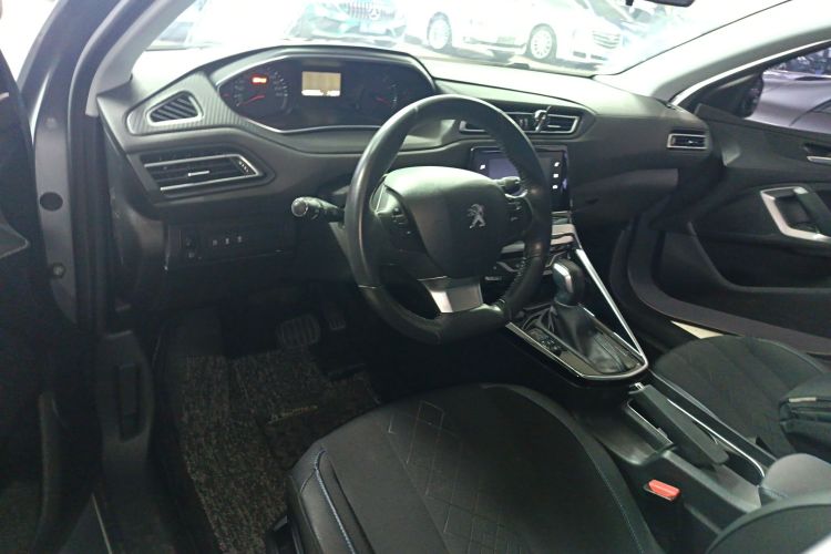 标致308 2016款 230THP 自动豪华版中控内饰12