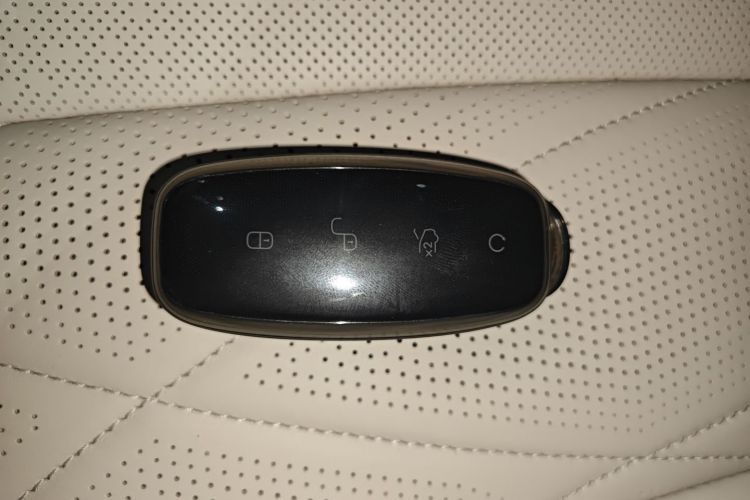 腾势D9 2024款 DM-i 980 四驱旗舰型中控内饰11