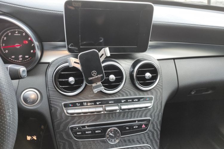 奔驰C级 2018款 C 180 L 时尚型运动版中控内饰16