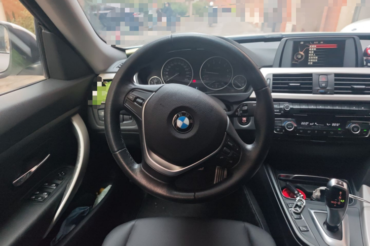 宝马3系GT 2017款 320i 时尚型中控内饰13