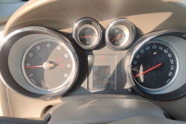 别克 英朗 2013款 GT 1.6L 自动时尚版局部细节14