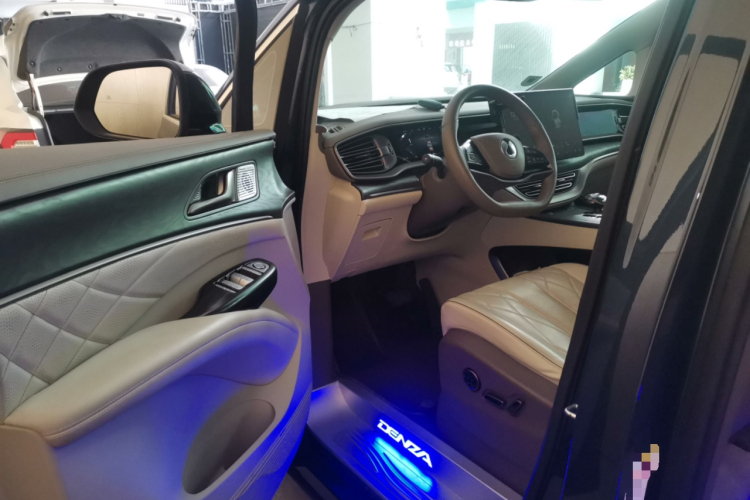 腾势D9 2022款 DM-i 1040 尊贵型中控内饰20