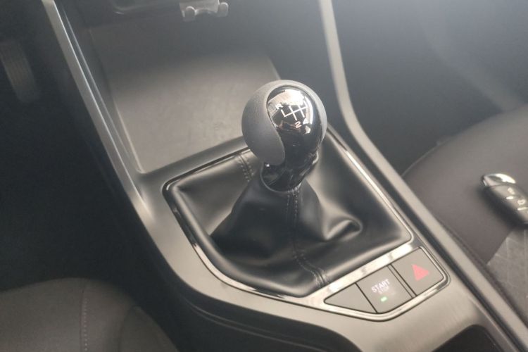 荣威i5 2023款 1.5L 手动舒享版中控内饰18