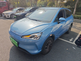 哪吒汽车 哪吒V 2022款 潮 300 Lite 三元锂