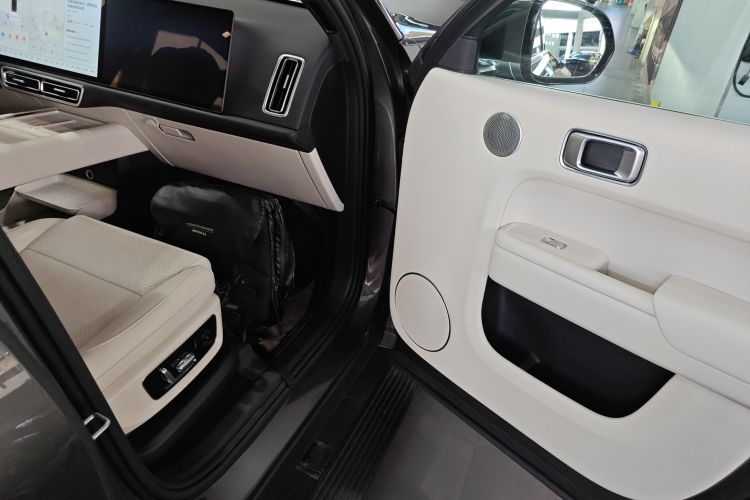 理想汽车 理想L9 2024款 Ultra中控内饰7004