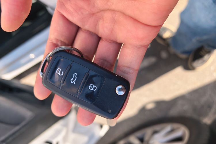 大众 朗逸 2013款 改款经典 1.6L 手动风尚版中控内饰11