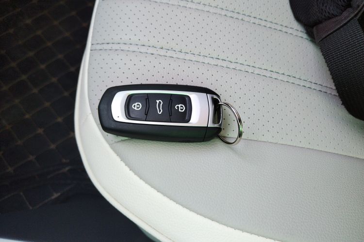 吉利银河 熊猫 2025款 210km 元气熊中控内饰11