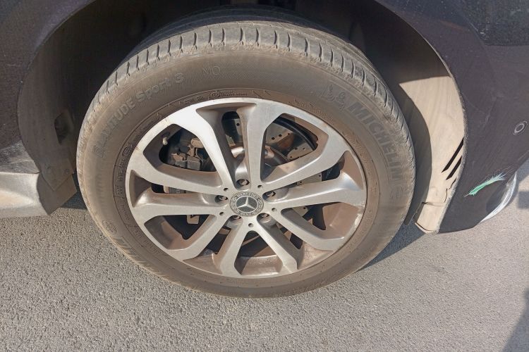 奔驰GLE 2018款 GLE 320 4MATIC 动感型臻藏版车身外观10