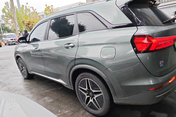 蓝电E5 2023款 1.5L DE-i 110KM旗舰型 7座车身外观4