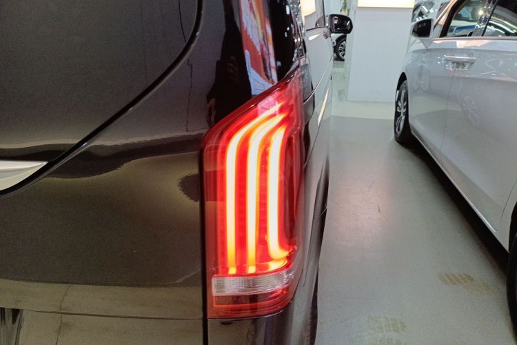 奔驰V级 2018款 V 260 领航版 国V车身外观6006