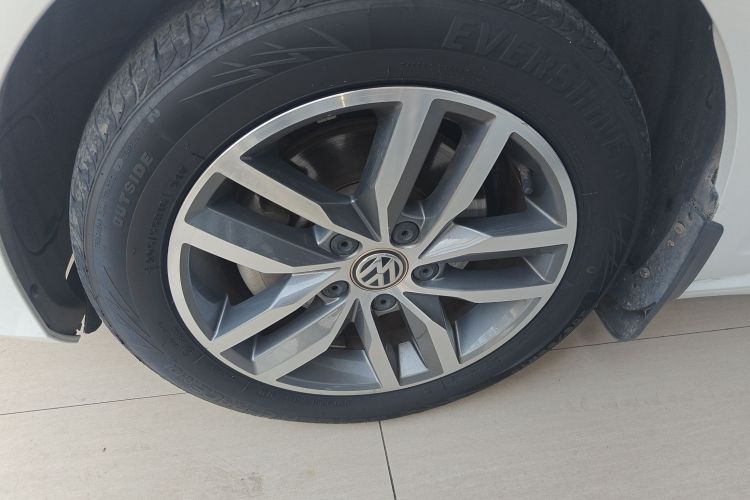 大众 高尔夫 2017款 230TSI 自动豪华百万辆纪念版车身外观6007