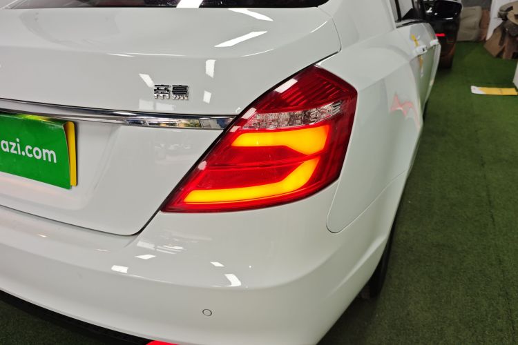 吉利汽车 帝豪 2017款 三厢百万款 1.5L 手动向上互联版车身外观9