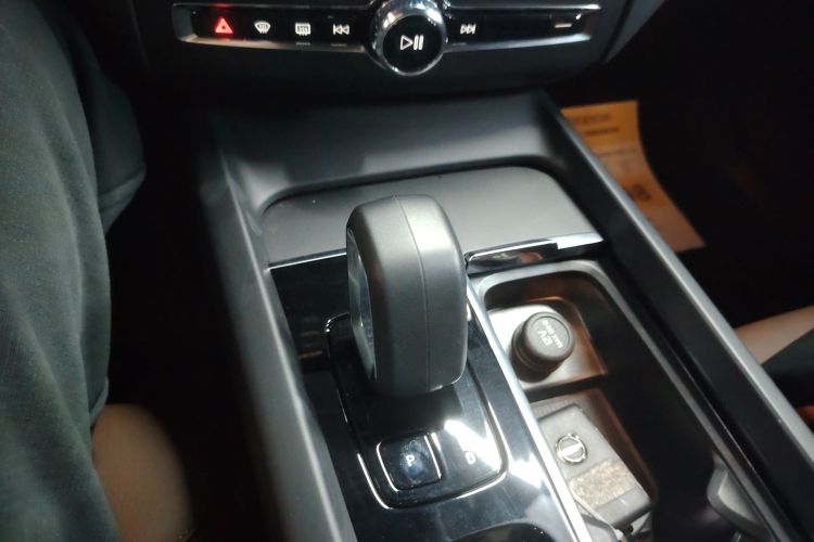 沃尔沃XC60 2025款 B5 四驱智逸豪华版中控内饰18