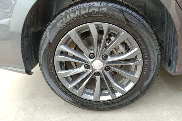 名爵 MG5 2025款 180DVVT 全球豪华版车身外观6008