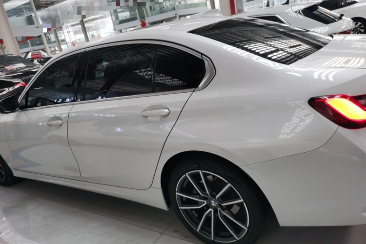 宝马3系 2021款 320Li M运动套装车身外观4