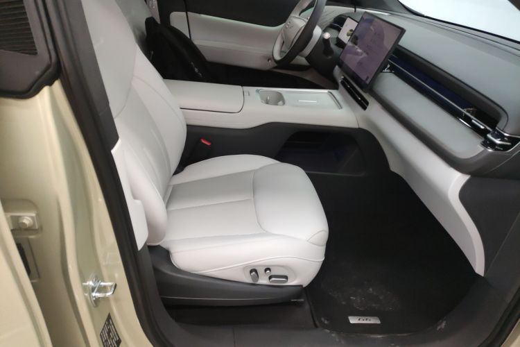 小鹏G6 2025款 725 超长续航 Max 旗舰版局部细节41