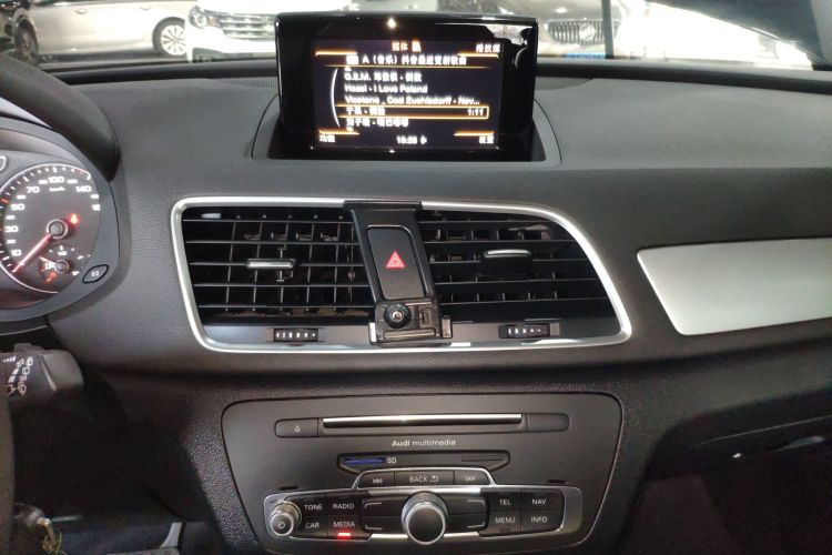 奥迪Q3 2018款 30周年年型 30 TFSI 时尚型中控内饰16