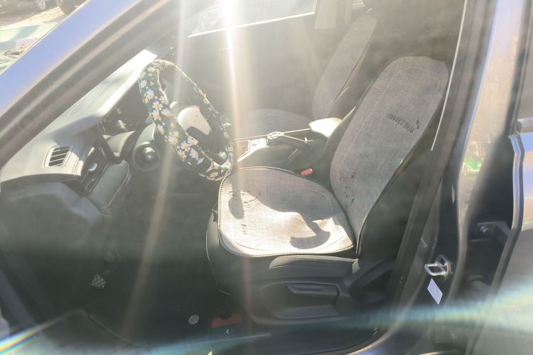 荣威i5 2023款 1.5L 手动舒享版中控内饰19