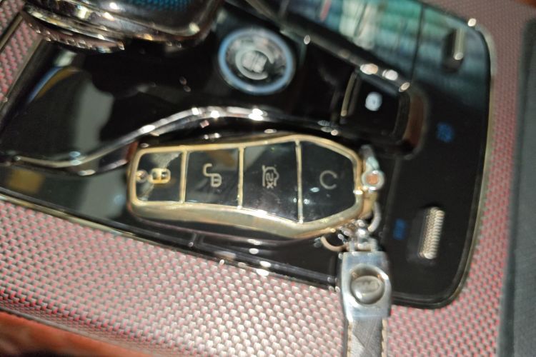 比亚迪 汉 2022款 EV 创世版 610KM四驱尊享型中控内饰7001