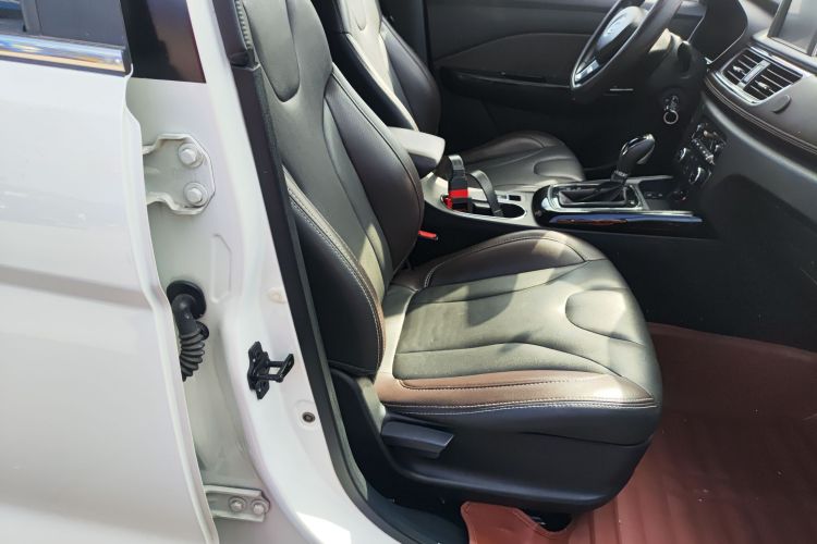 东风风光 风光370 2018款 S370 1.5L CVT豪华型 7座局部细节41