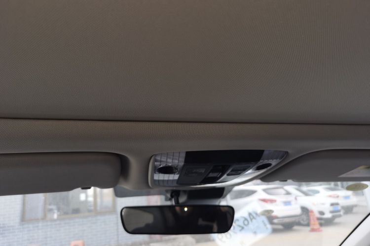 起亚K5 2025款 1.5T 尊贵版中控内饰22