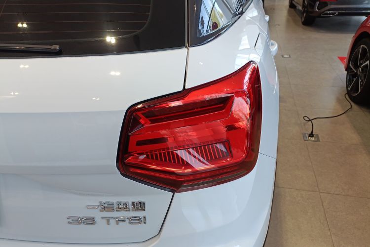 奥迪Q2L 2023款 35TFSI 时尚致雅型车身外观9