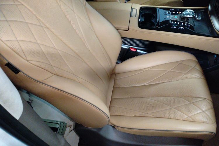 腾势D9 2022款 DM-i 970 四驱旗舰型局部细节41